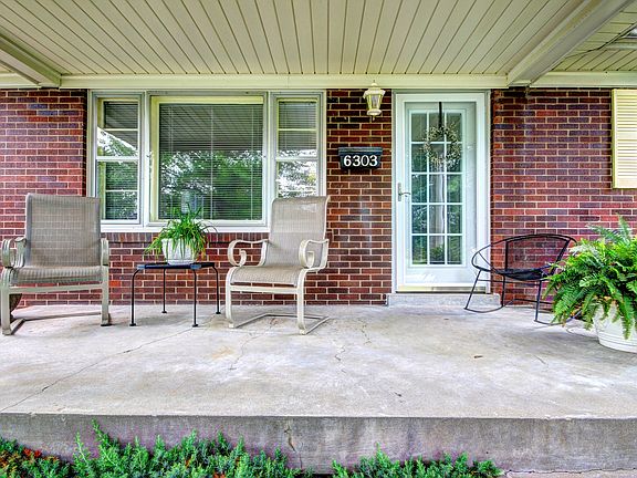 Inviting & Spacious Porch