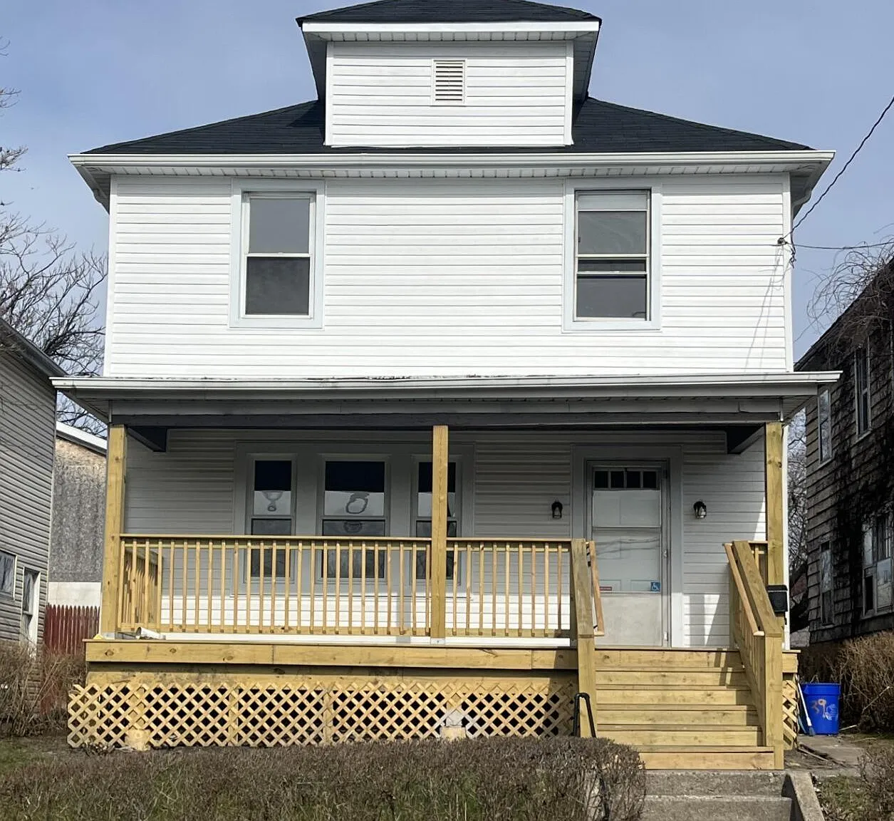 3 bed, 1.0 bath, 1214 sqft, $1,800 — Photo 1