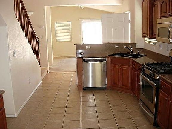 4th image of 7640 Lookout Hill St