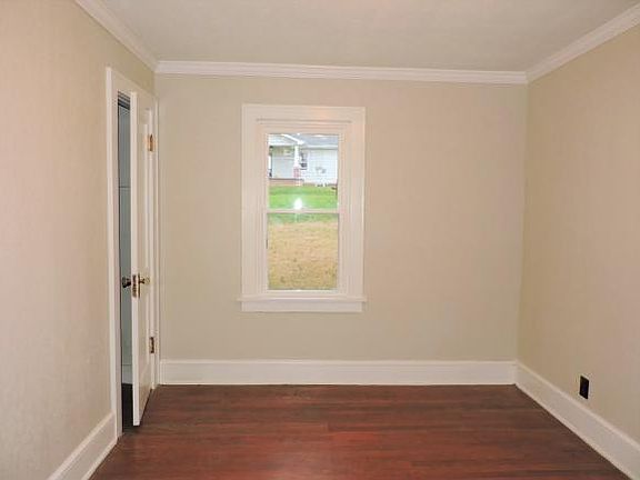 5th image of 900 Johnson Ave