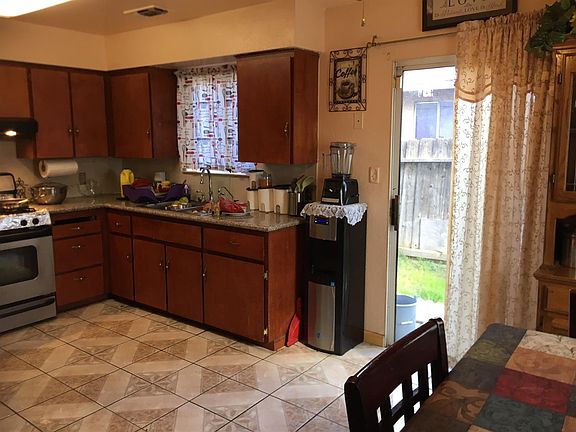 5th image of 13410 Amigo Ave
