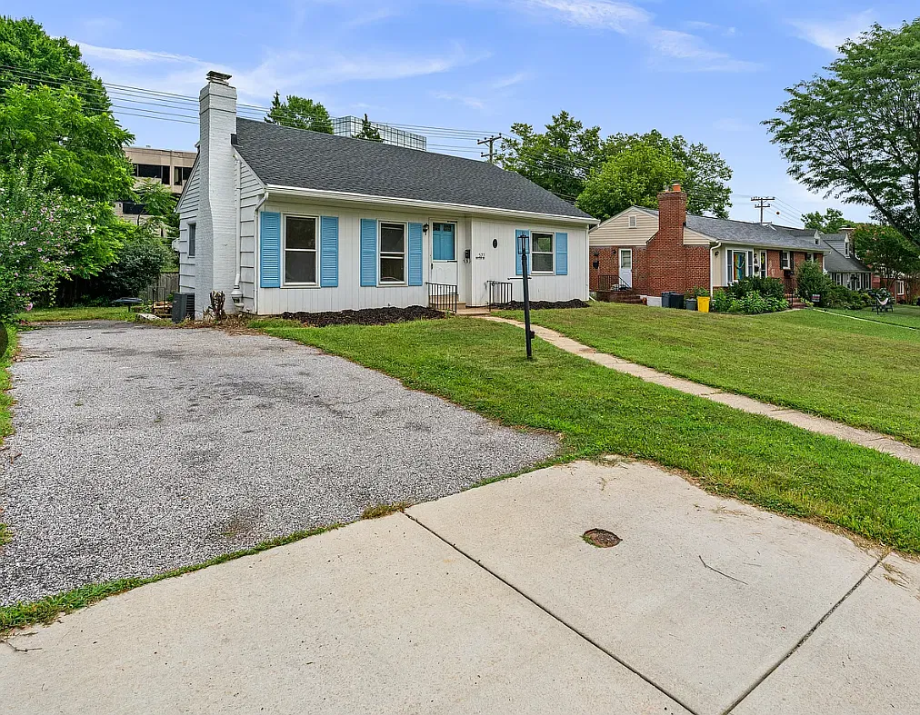 5 bed, 2.5 bath, 2085 sqft, $3,150 — Photo 1