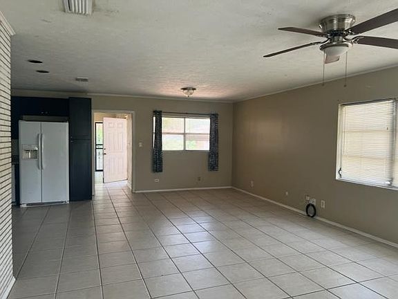 2nd image of 610 N Glen Ave