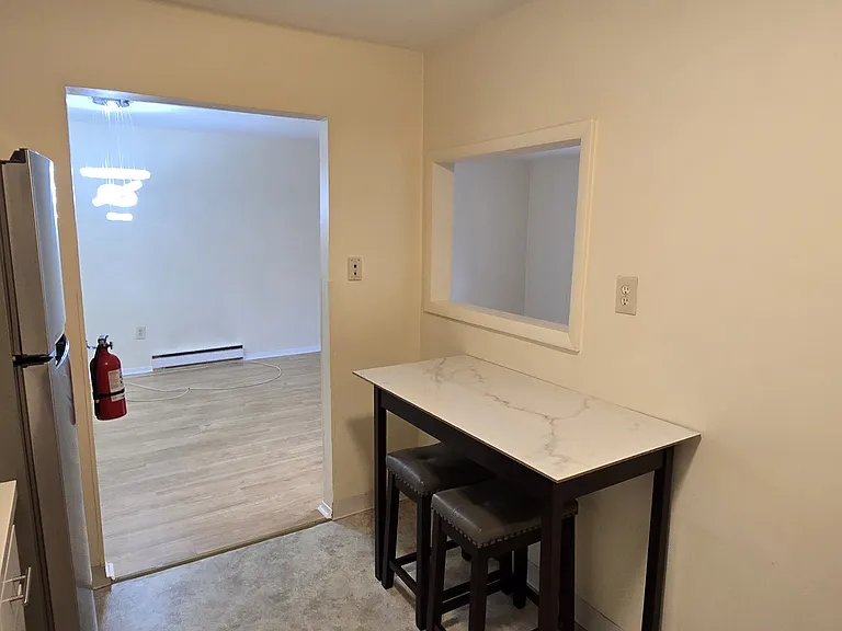 142 E Maple St #1 — Photo 5