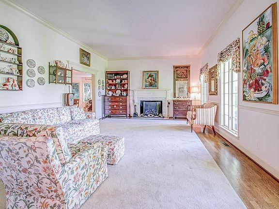 3rd image of 512 Walnut Springs Dr