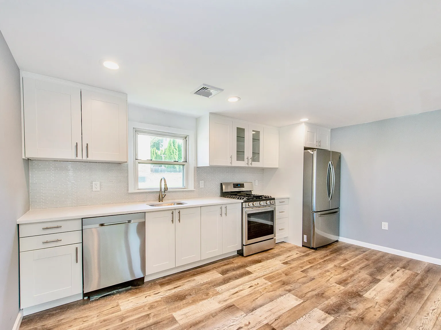 3 bed, 1200 sqft, $2,575 — Photo 1
