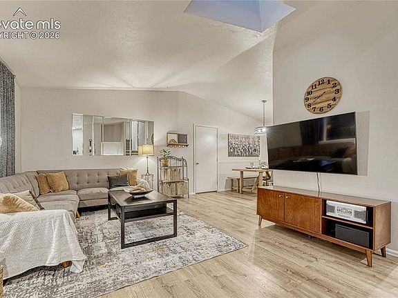 5th image of 2045 Heathercrest Dr
