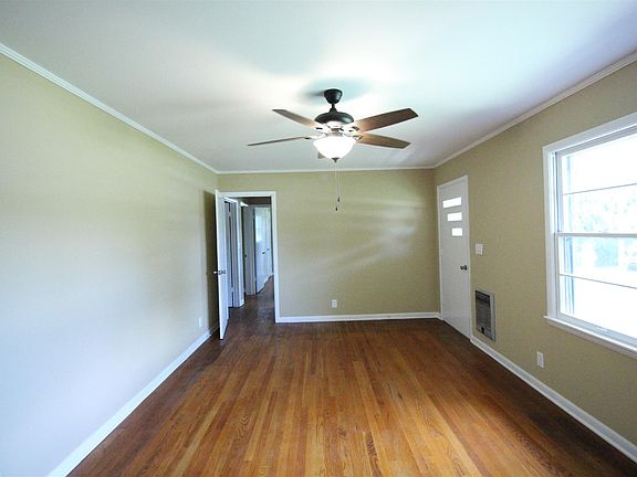 4th image of 1411 Main St