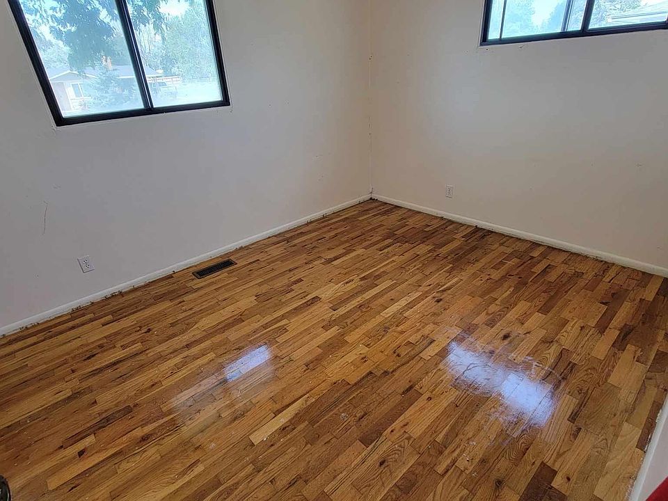 1st image of 144 Earl Dr