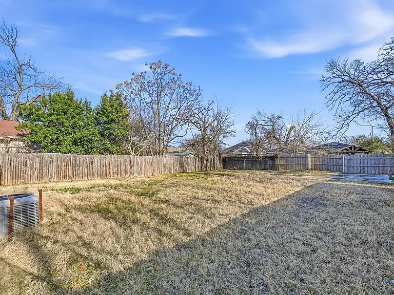 2224 Poplar St — Photo 16