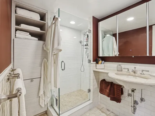 100 West 57th Street image 13 of 13