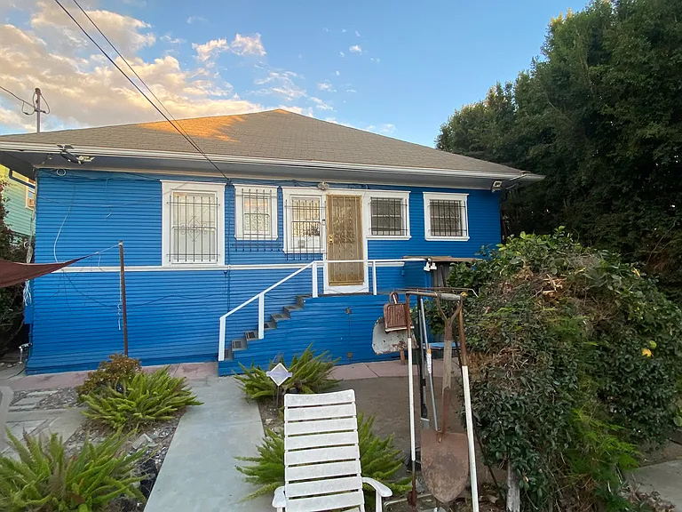 2713 S La Salle Ave — Photo 27