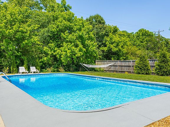 3rd image of 203 Greenfield Dr