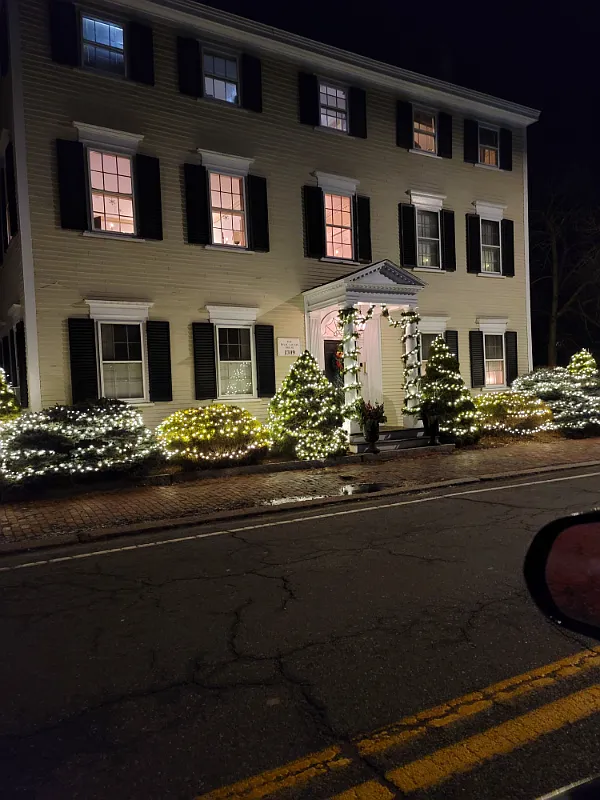 Historic 1/1 Near Downtown Newburyport — Photo 1