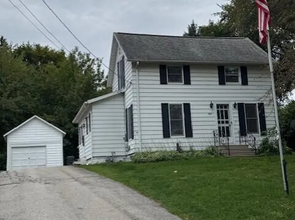 274 E Logan St, Coloma, MI 49038