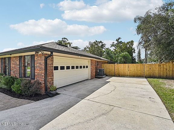 5th image of 636 LOS PALMAS Drive