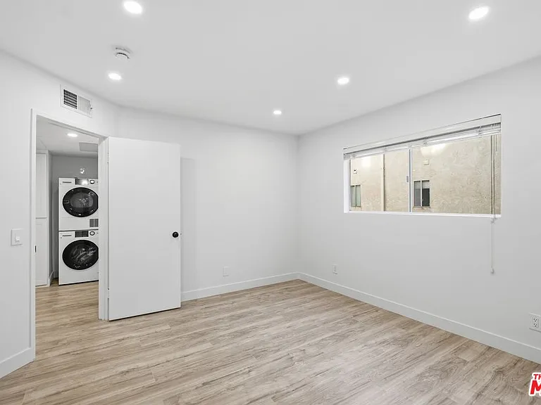 13025 Moorpark St #106 — Photo 12