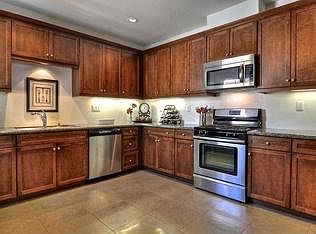 3rd image of 654 E Valencia St #116