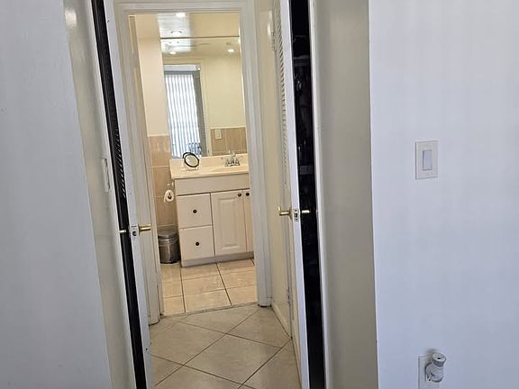 2nd image of 1301 NE Miami Gardens Dr APT 1521