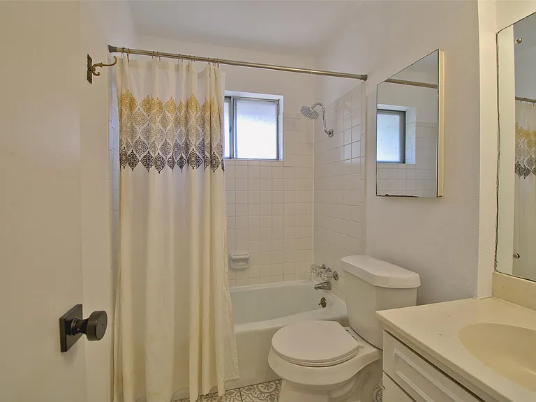 9202 Quail Meadow Dr — Photo 13