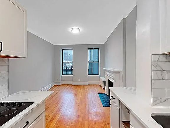 5th image of 264 W 21st St #19