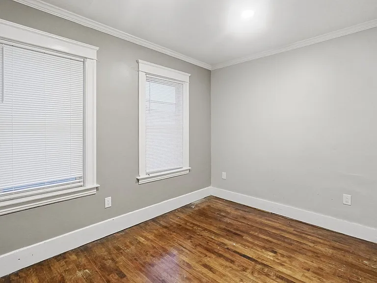 131 Providence St — Photo 4