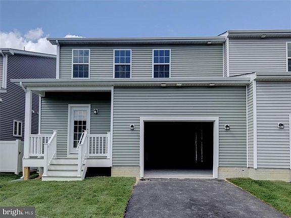 2nd image of 104 Fulham Dr