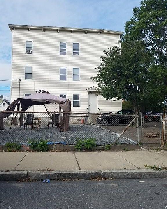 2nd image of 41 Mechanic St