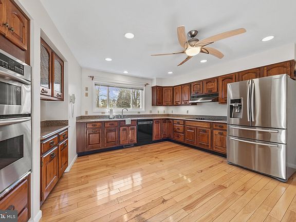 4th image of 345 Hemsley Dr