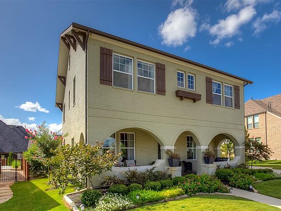 3rd image of 707 Rosewood Pl