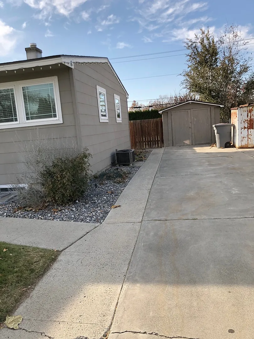 805 Wright Ave — Photo 2