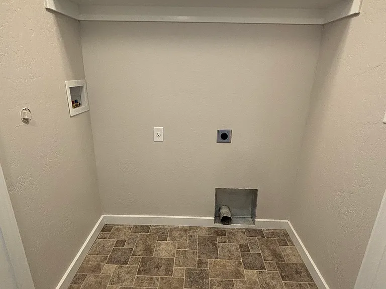1427 Playford Ln — Photo 11