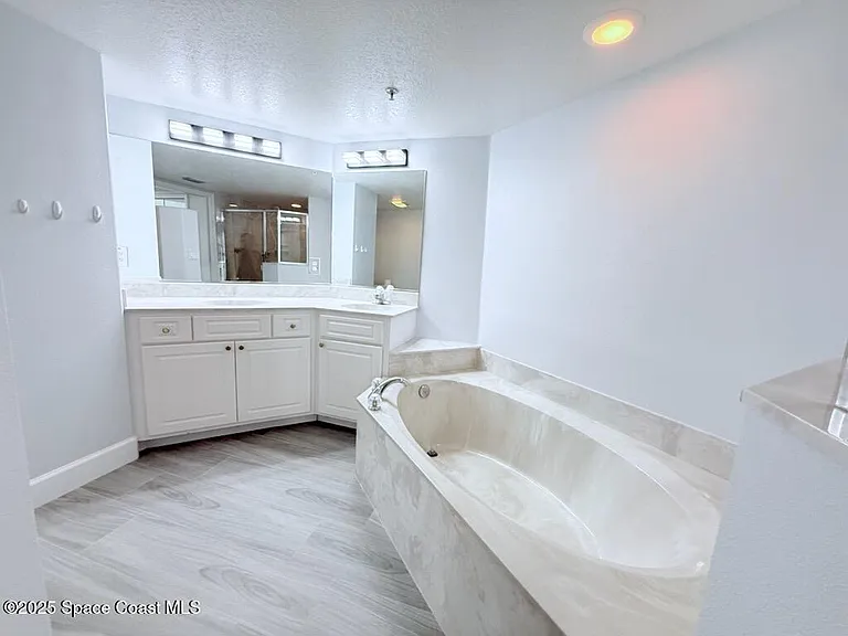 8922 Laguna Ln #201 — Photo 23