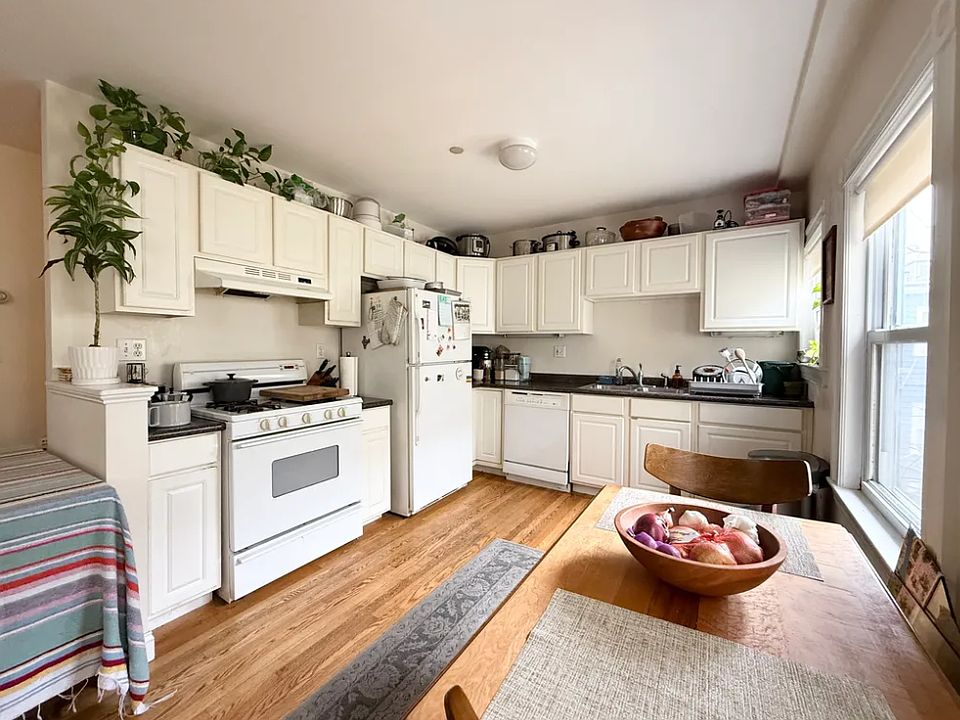 1st image of 31 Roberts Rd #2