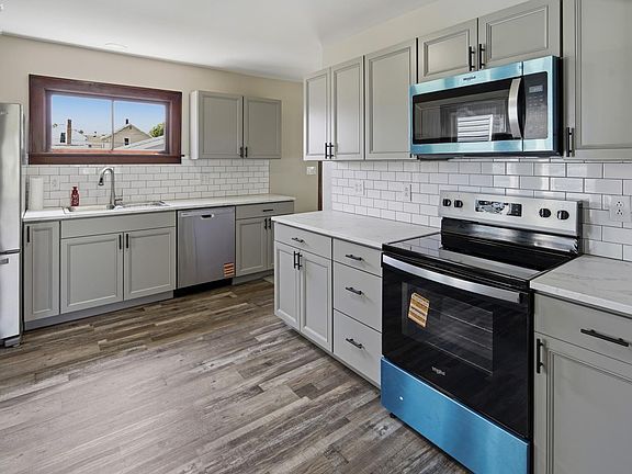 4th image of 1017 Roosevelt St