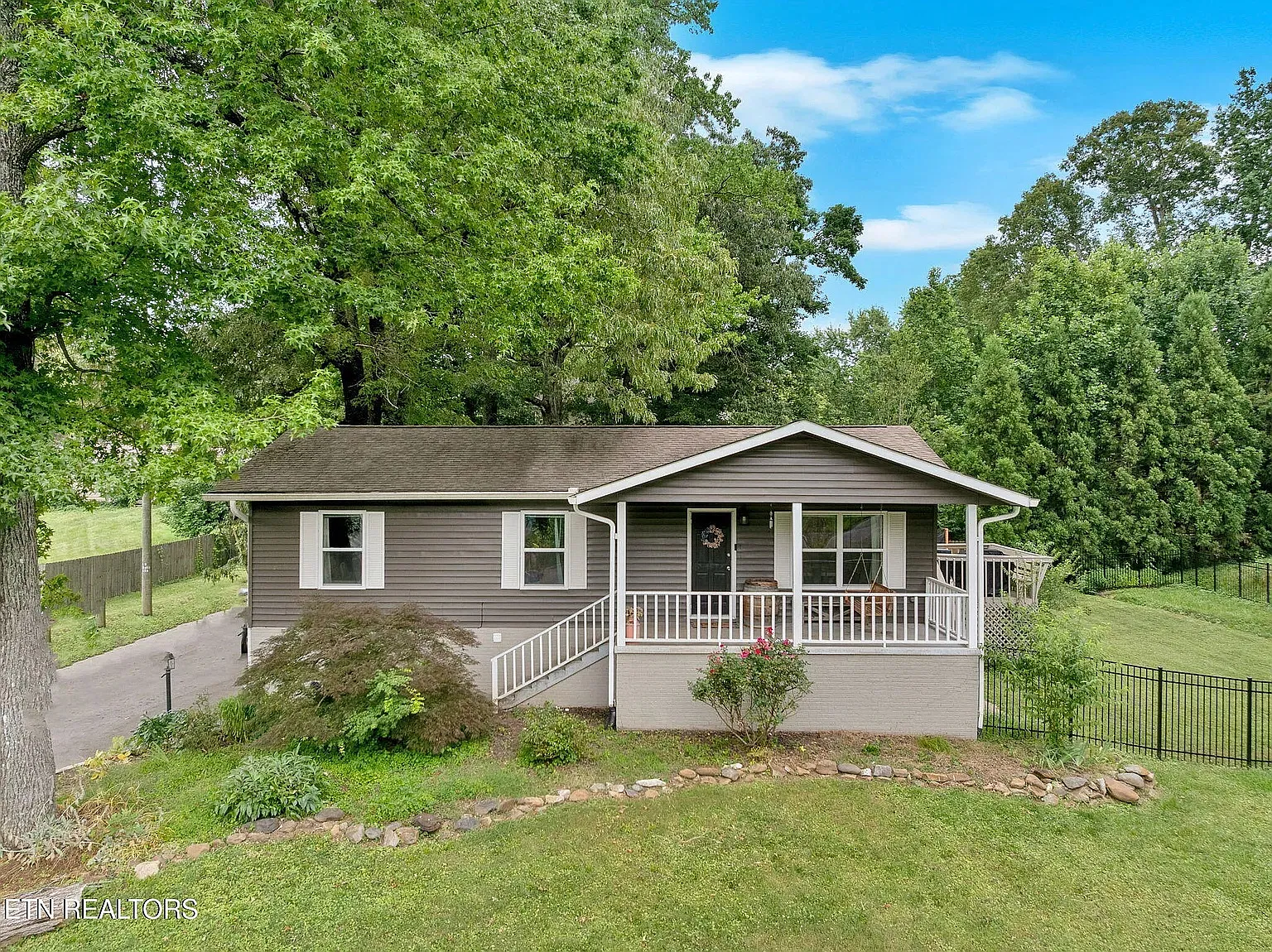 4 bed, 2112 sqft, $2,800 — Photo 1