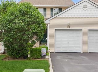 32 Blueberry Cmns, Riverhead, NY 11901