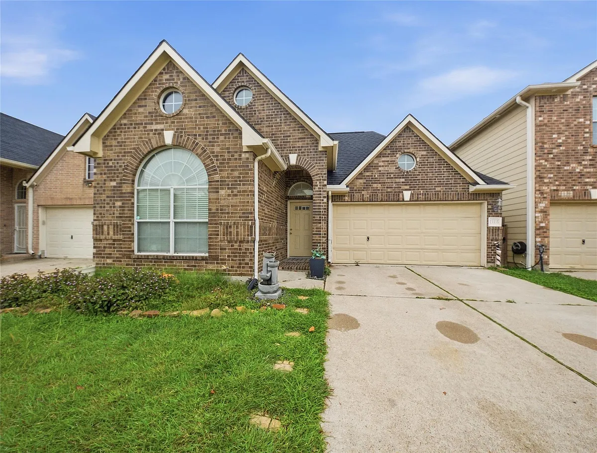 Building Photo - 13335 Gardnerville St