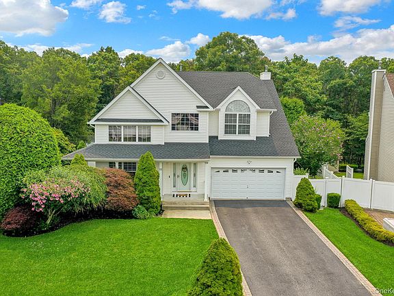 2nd image of 11 Scenicview Crescent