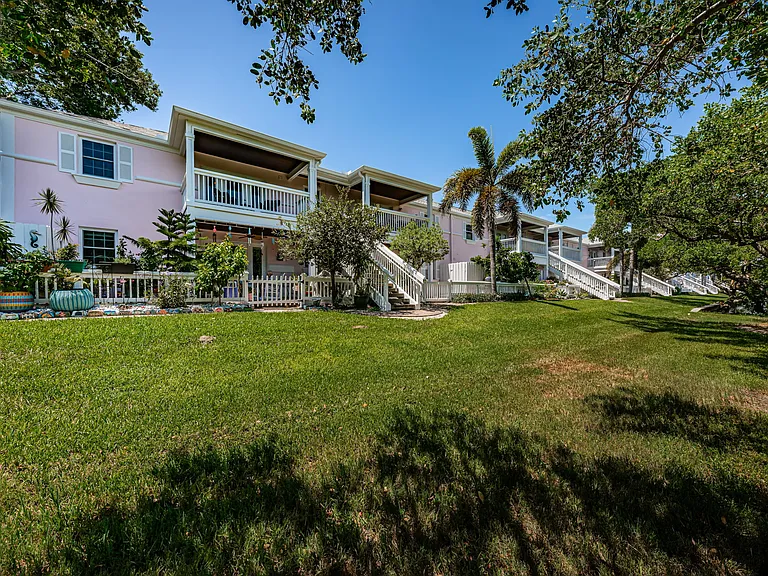 251 Pompano Dr SE #D — Photo 50