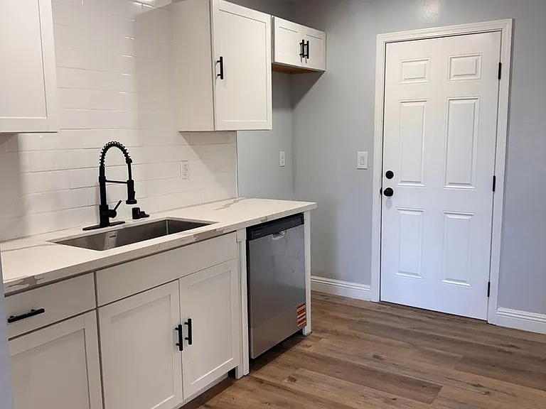 2719 E Norwich Ave — Photo 10