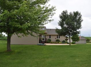24 Eureka Ave, Mount Vernon, IA 52306