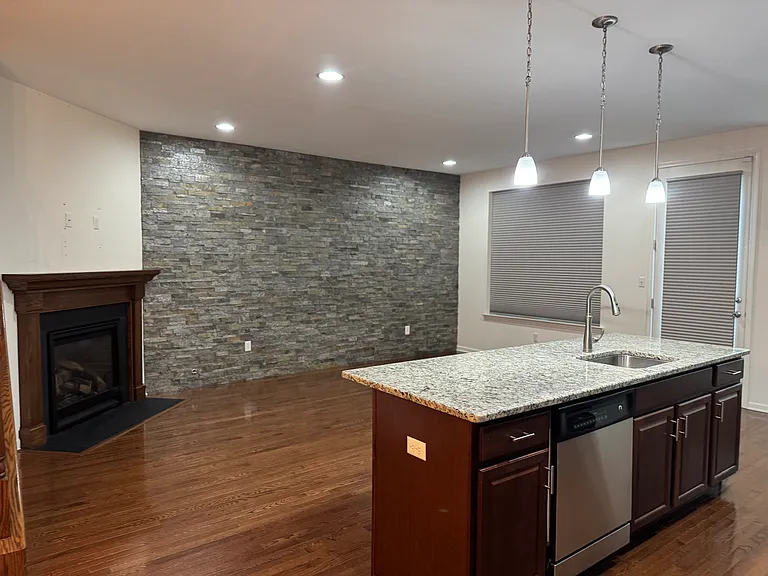 127 Meadow View Dr — Photo 4
