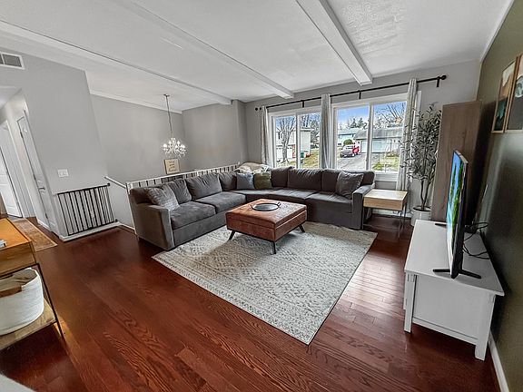 3rd image of 4534 Oakhurst Ave