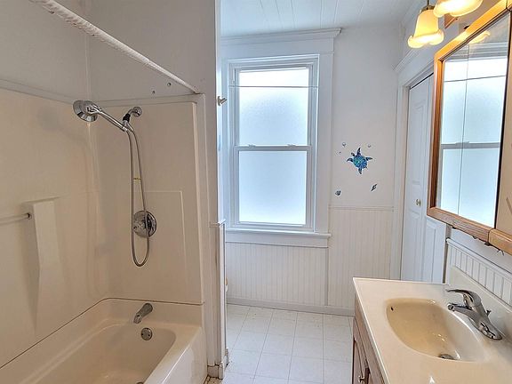 4th image of 1652 S Linwood Ave