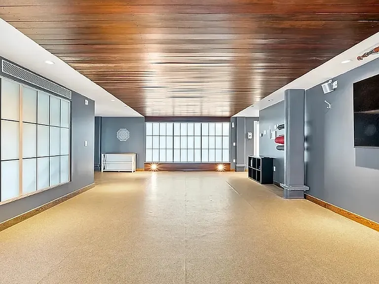 200 E 11th St #Penthouse 3 — Photo 9