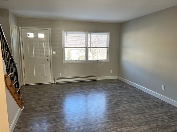 4th image of 452 Union St