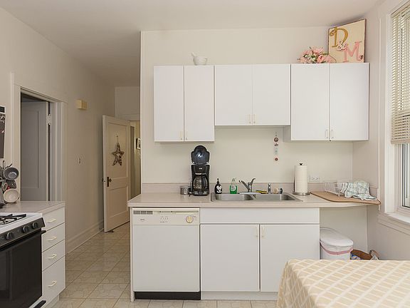 3rd image of 3540 N Bell Ave #3