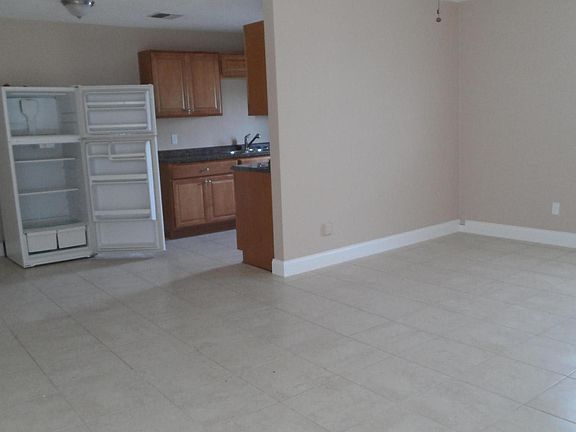 2nd image of 92 Woodland Ave APT 1