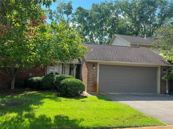 5529 Walnut Cir W, West Bloomfield, MI 48322